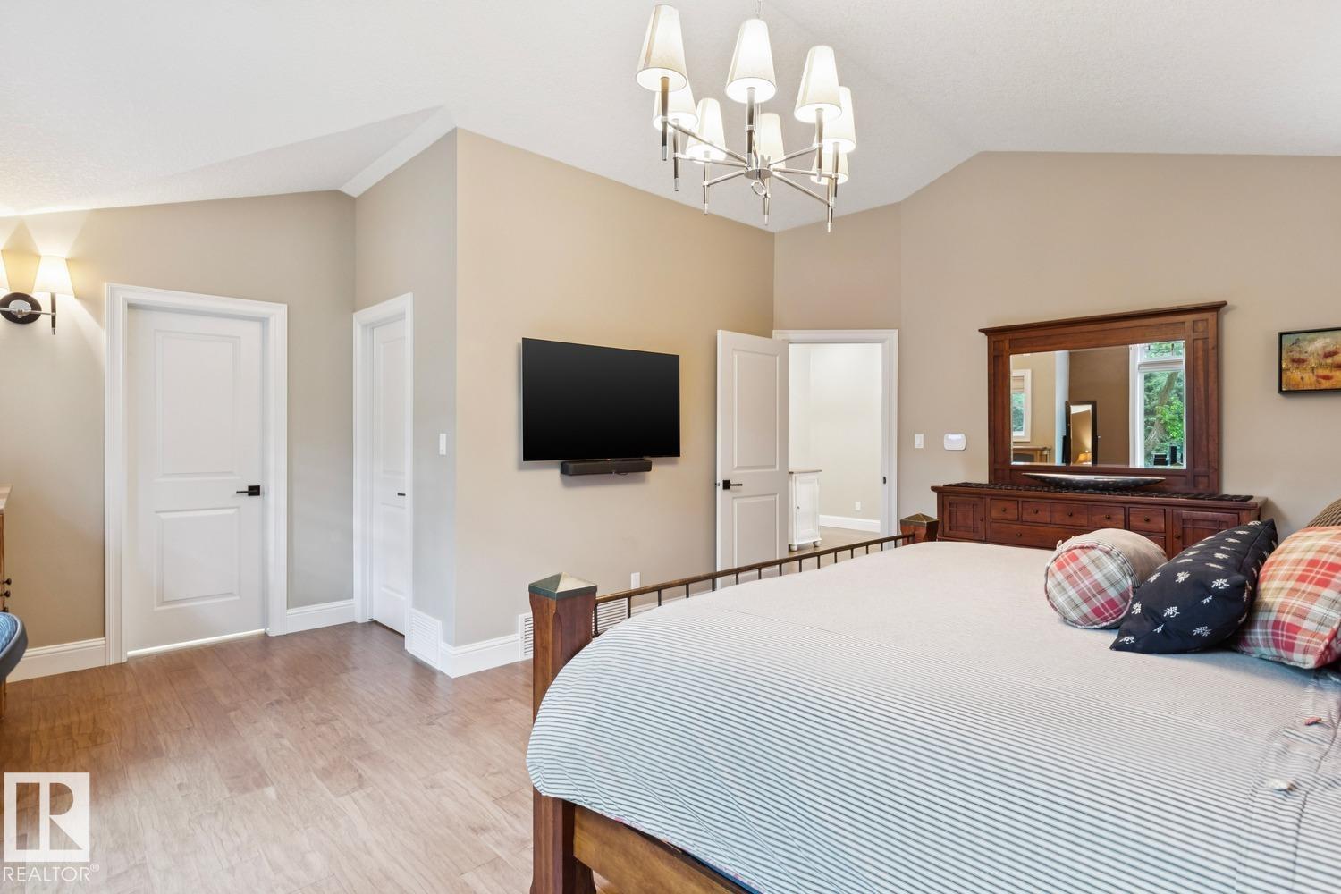 8927 117 ST NW - 26