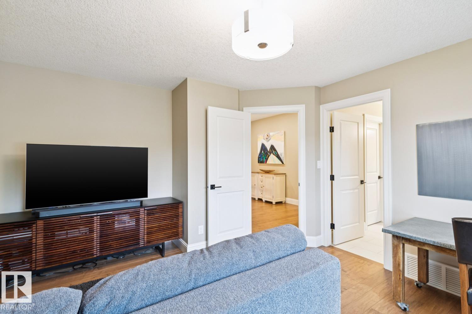 8927 117 ST NW - 37
