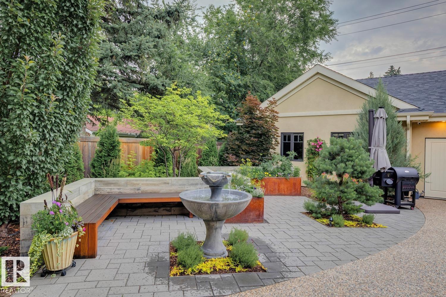 8927 117 ST NW - 62