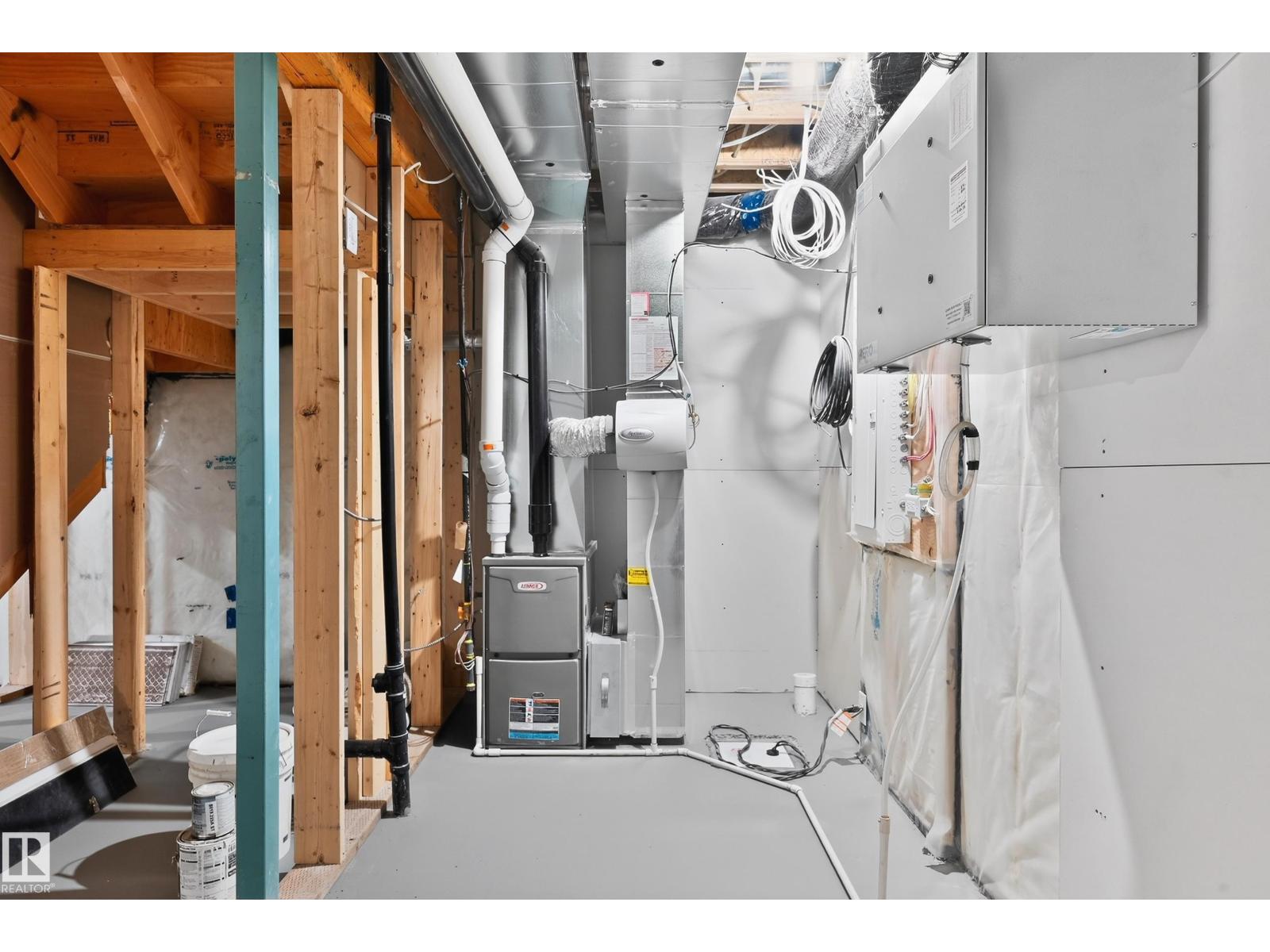 8019 228 ST NW - 41