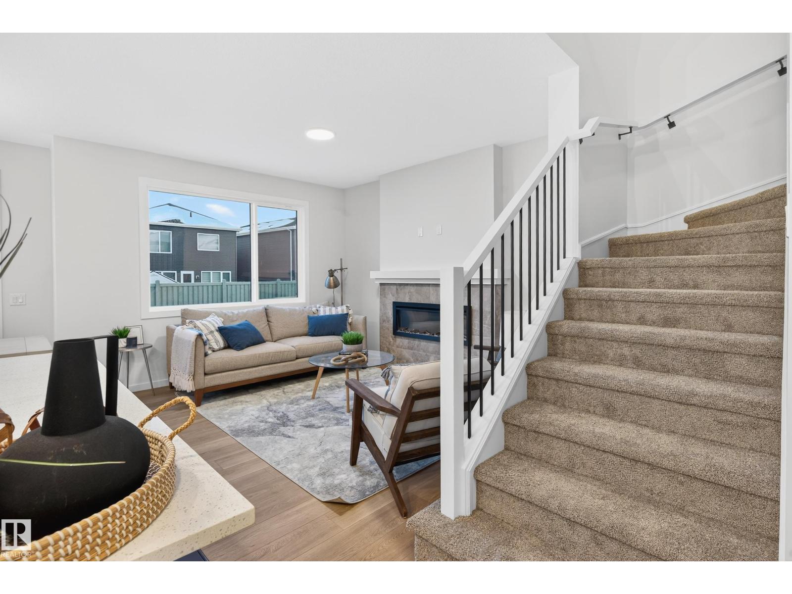 8019 228 ST NW - 10