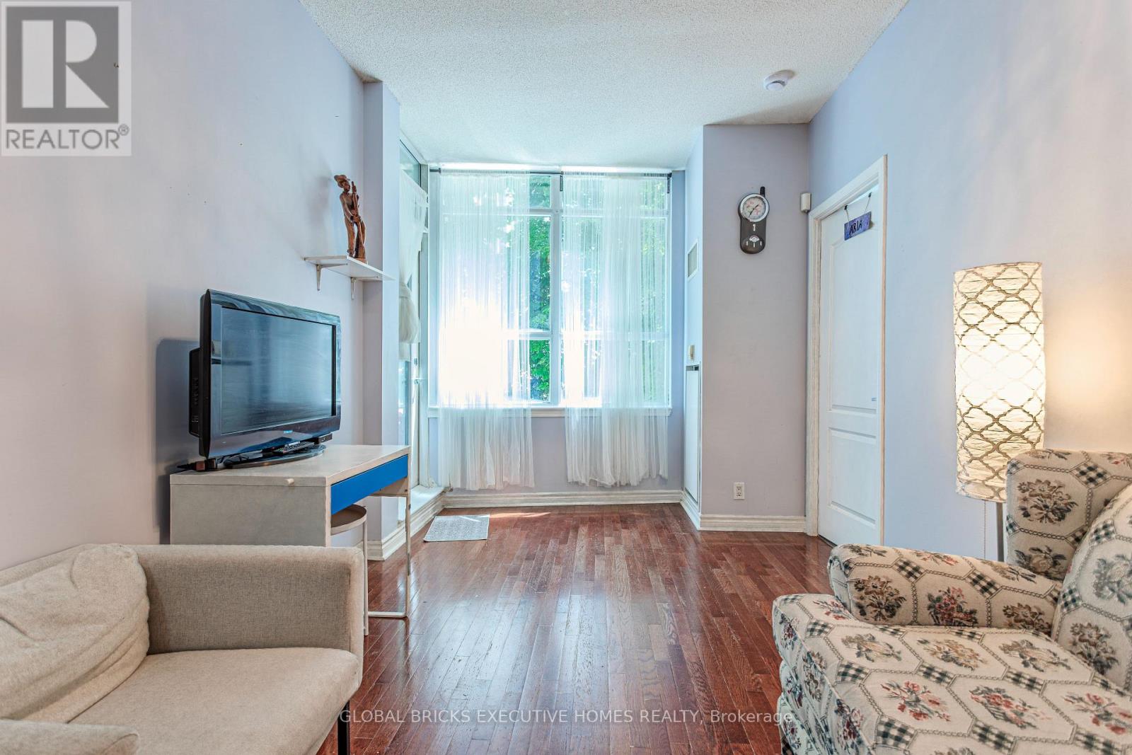 33 ELM DRIVE W - 8