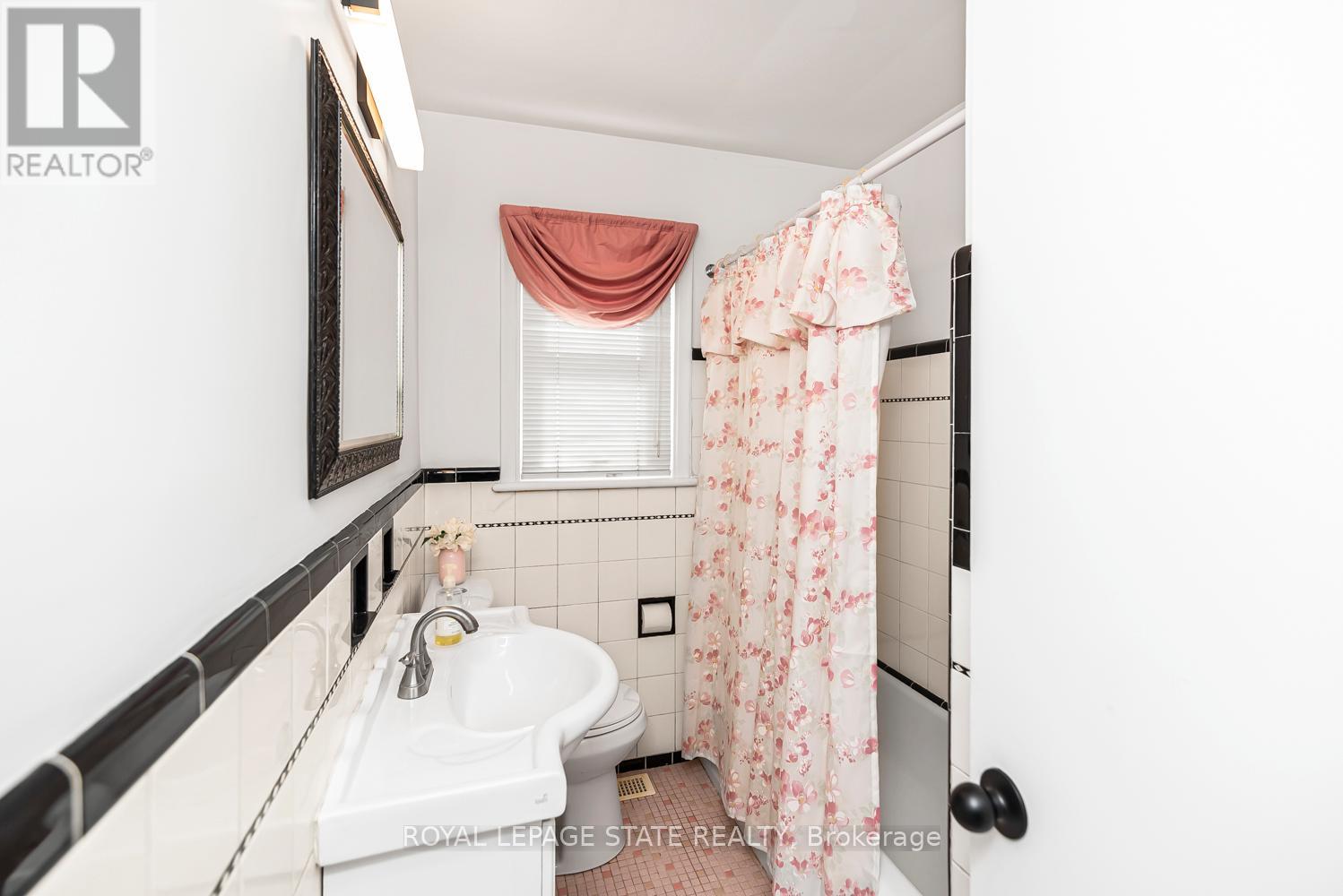 124 BROKER DRIVE - 23