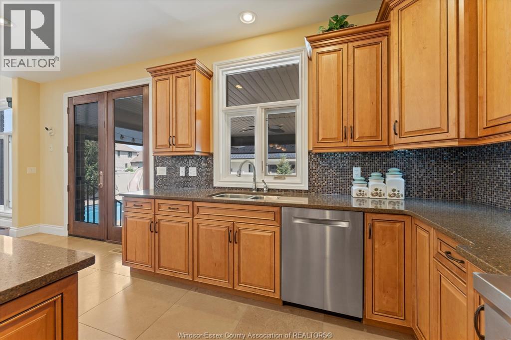 1108 REGENCY CRESCENT - 11