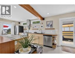 5674 Market St, Union Bay, BC V0R3B0 Photo 11
