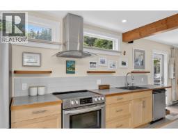 5674 Market St, Union Bay, BC V0R3B0 Photo 17
