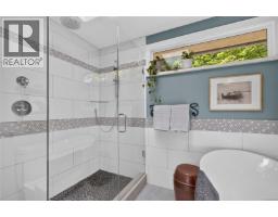 5674 Market St, Union Bay, BC V0R3B0 Photo 30
