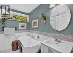 5674 Market St, Union Bay, BC V0R3B0 Photo 31