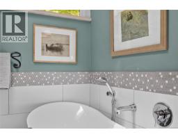5674 Market St, Union Bay, BC V0R3B0 Photo 32