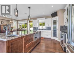 8780 Braeburn Drive, Coldstream, BC V1B4E5 Photo 14