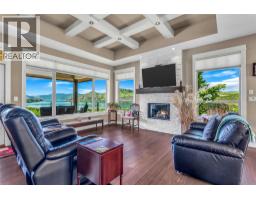 5pc Ensuite bath - 8780 Braeburn Drive, Coldstream, BC V1B4E5 Photo 6