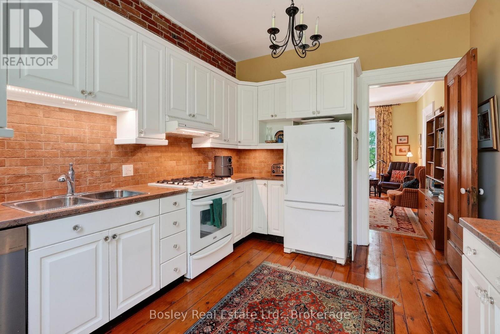 4 BALDWIN STREET - 16