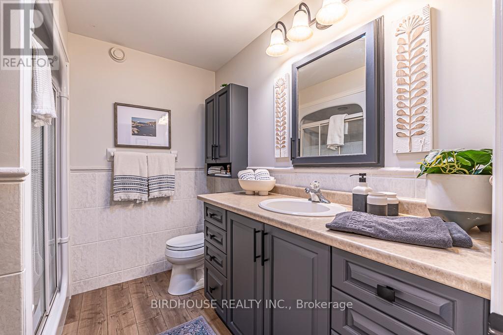 5 SAILING CLUB DRIVE - 22