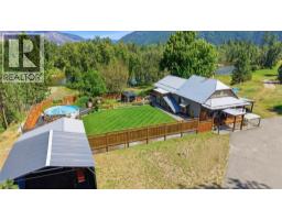 4pc Bathroom - 2200 Almond Gardens Road, Grand Forks, BC V0H1H4 Photo 8