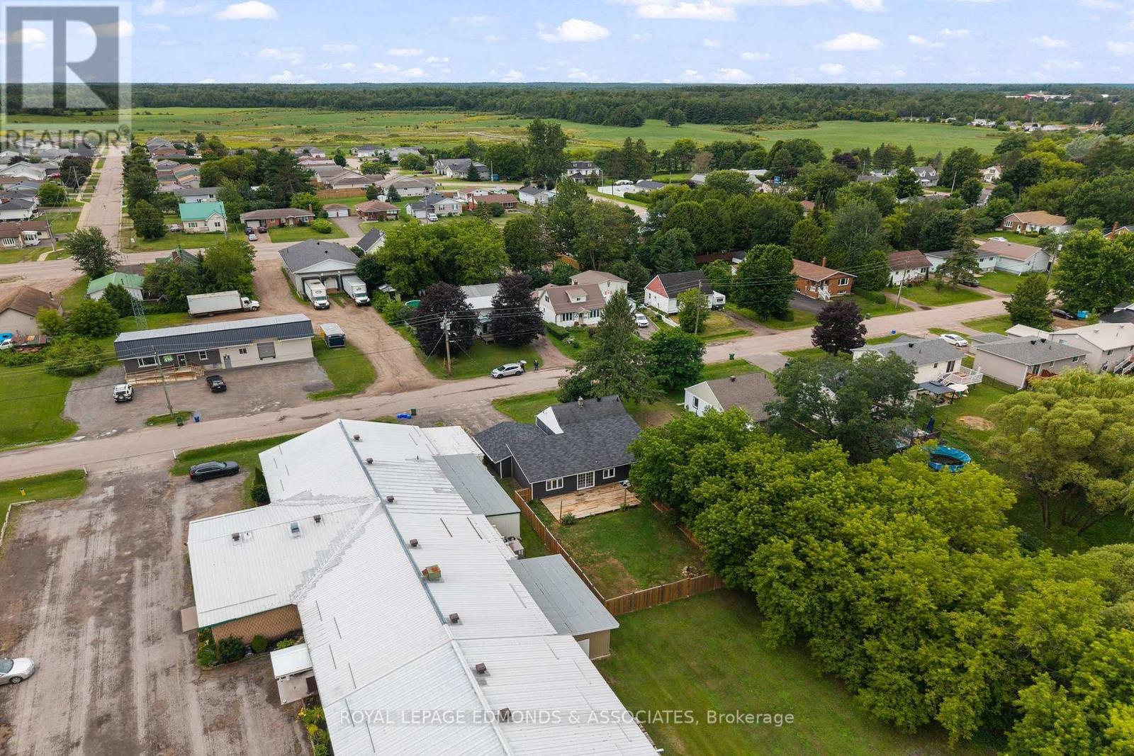 311 JULIEN STREET - Image 37
