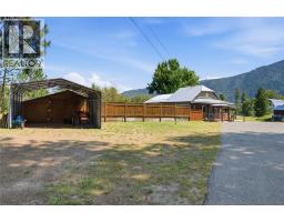 Foyer - 2200 Almond Gardens Road, Grand Forks, BC V0H1H4 Photo 11