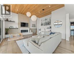 Living room - 9815 Beacon Hill Crescent, Lake Country, BC V4V0A5 Photo 10