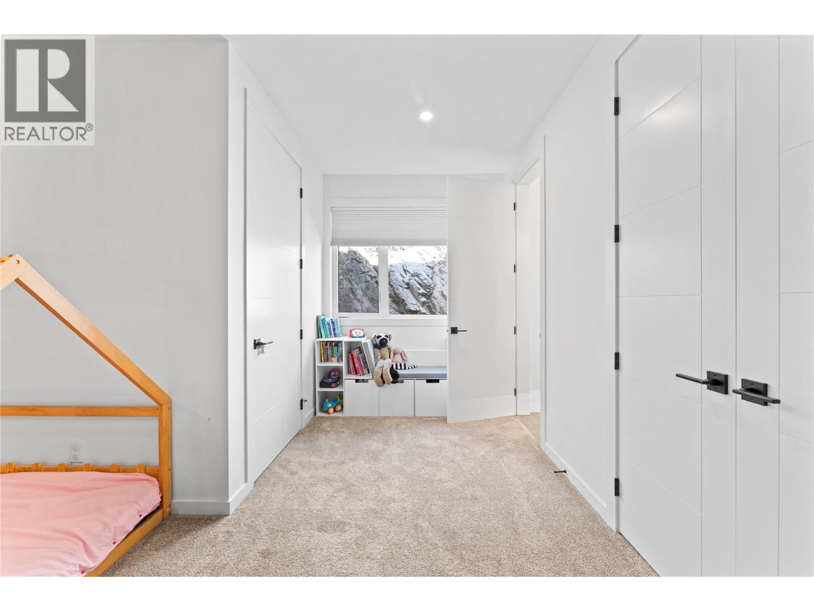 9815 Beacon Hill Crescent - 48