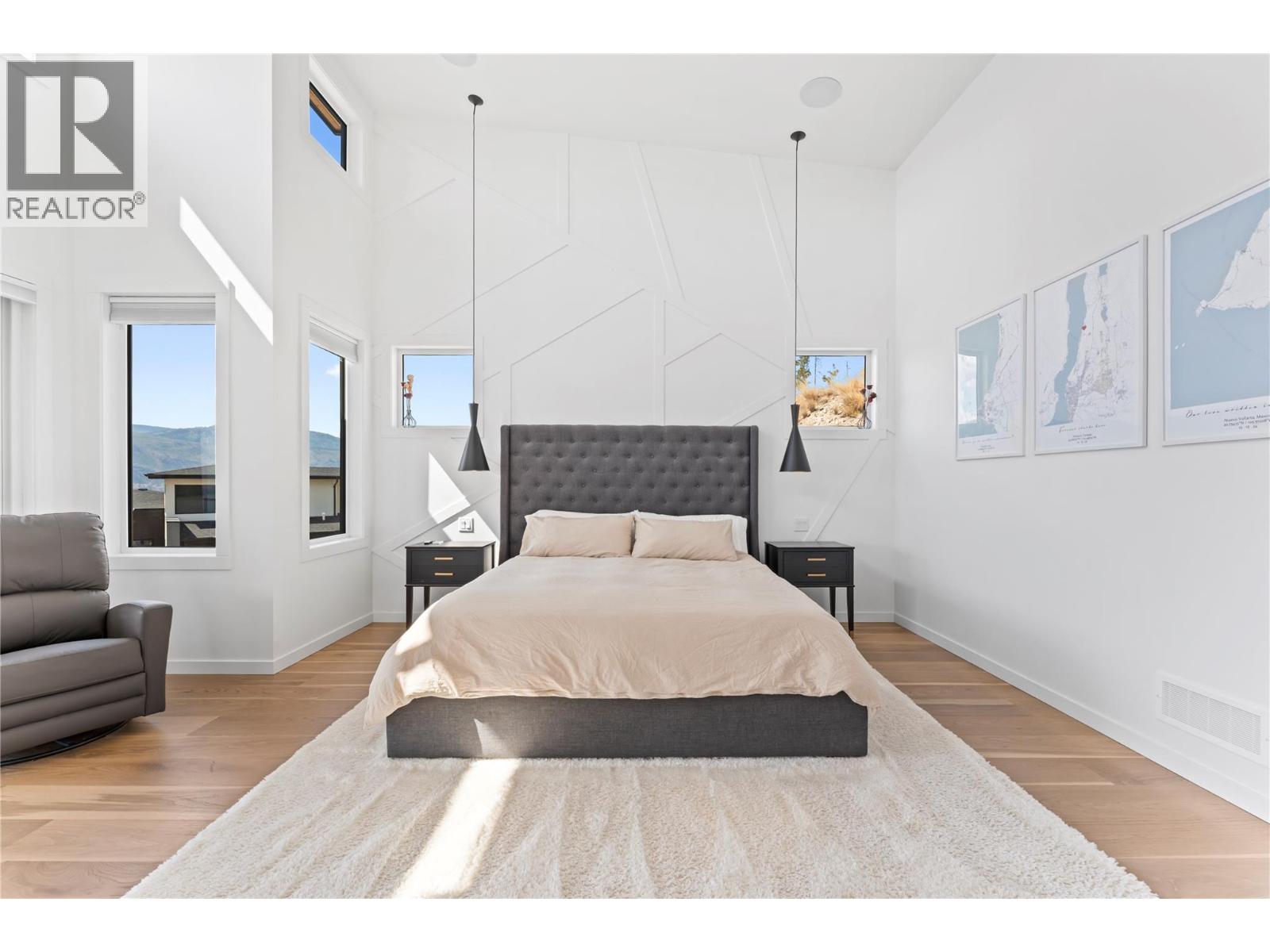 9815 Beacon Hill Crescent - 25