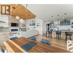 Kitchen - 9815 Beacon Hill Crescent, Lake Country, BC V4V0A5 Photo 9