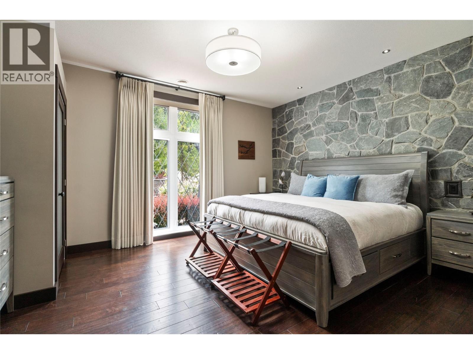 5121 IVY Road - 9