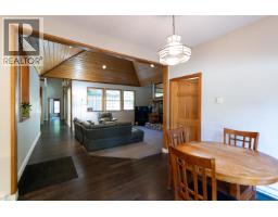 6979 Sechelt Inlet Road, Sechelt, BC V7Z0P1 Photo 11