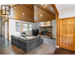 6979 Sechelt Inlet Road, Sechelt, BC V7Z0P1 Photo 7