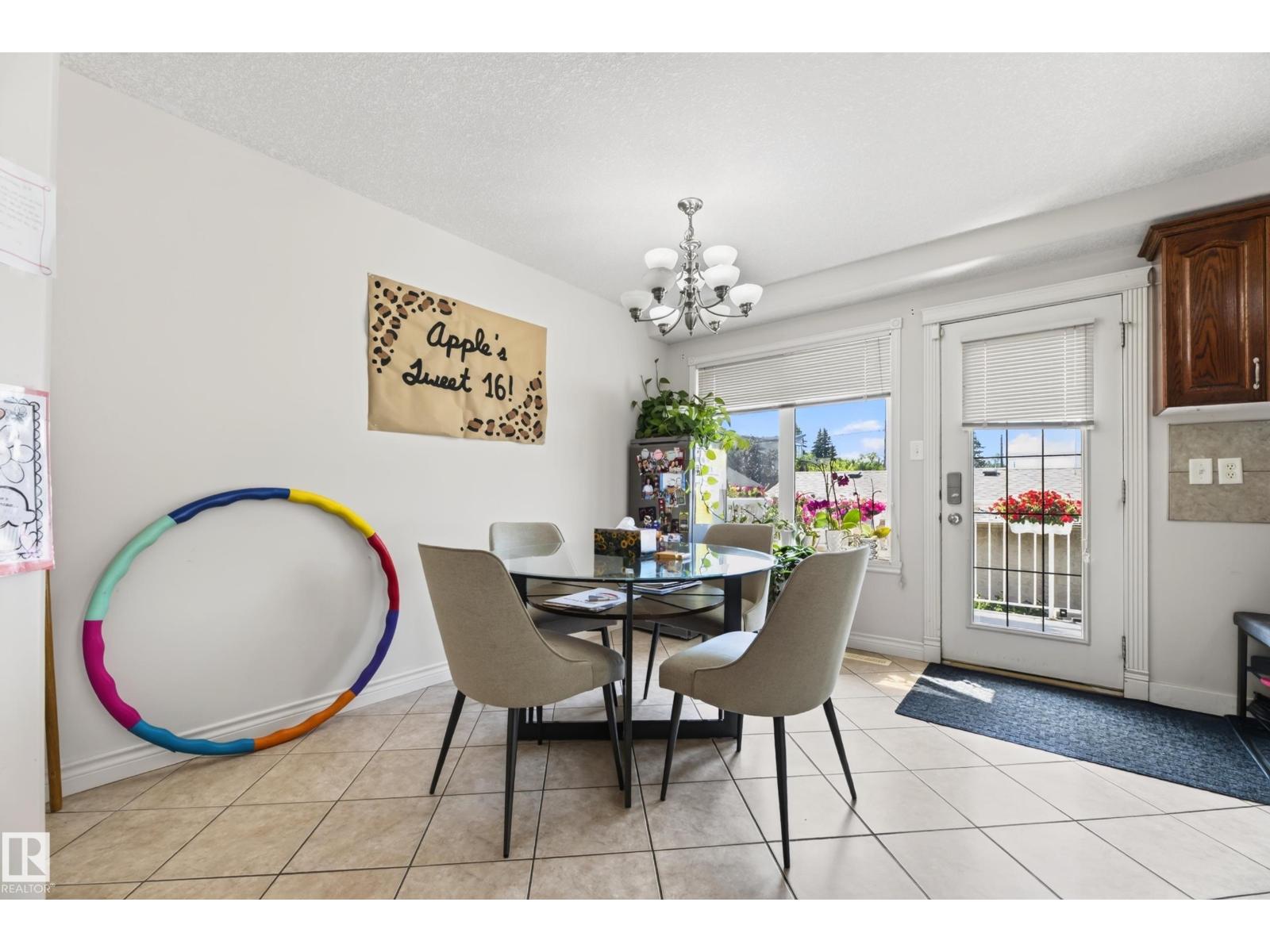 6514 106 ST NW - 16
