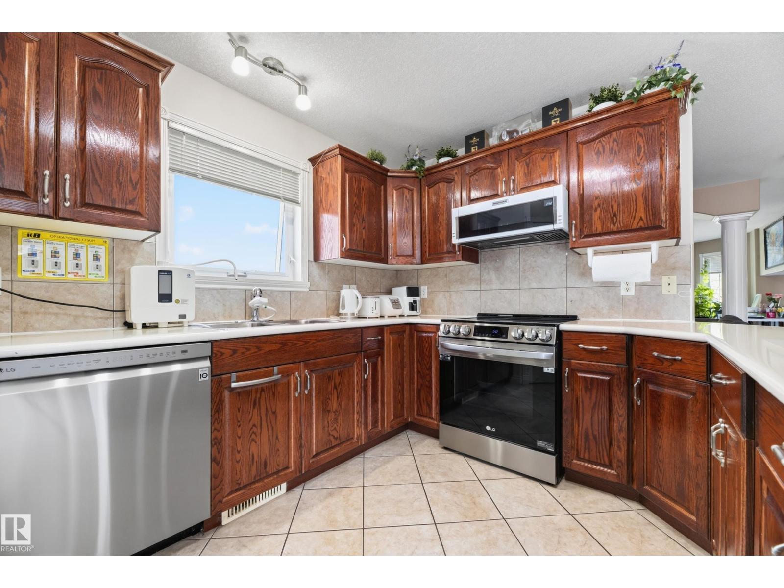 6514 106 ST NW - 19