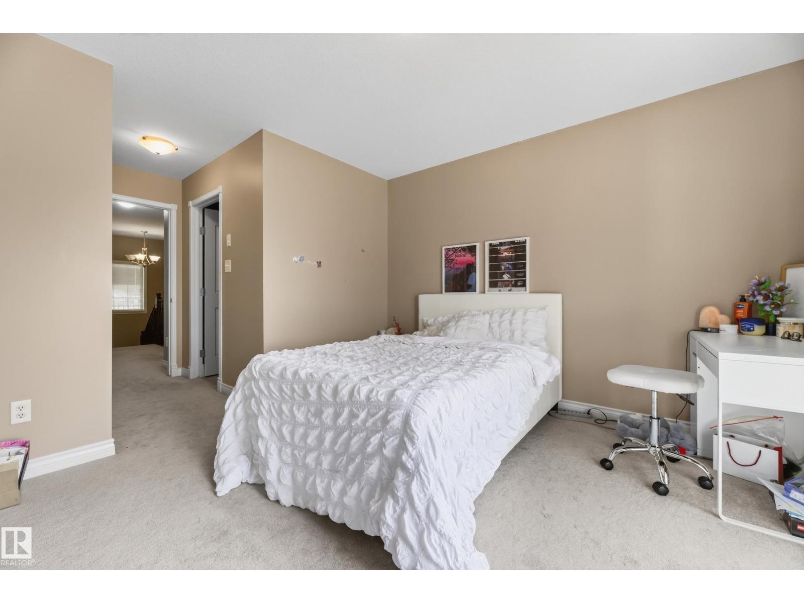 6514 106 ST NW - 32