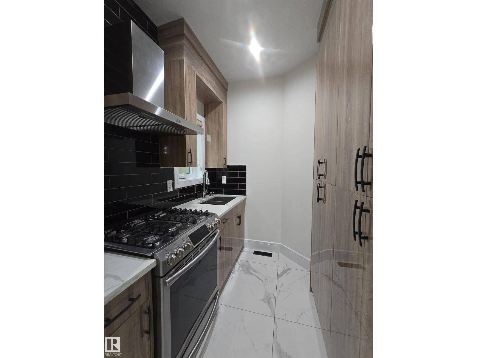 228 36 ST SW - 4