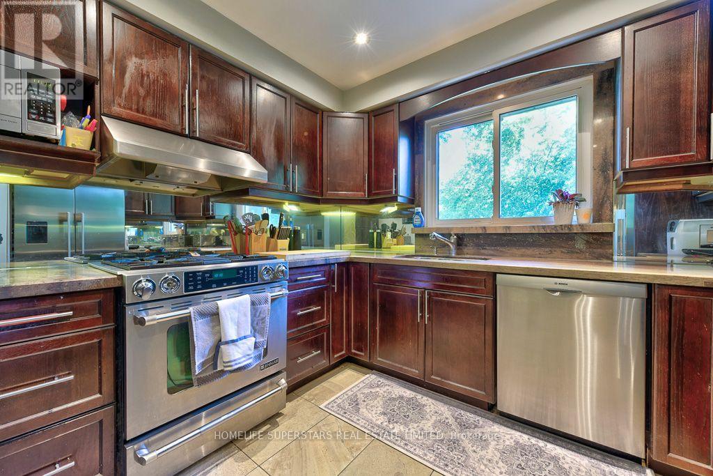 868 KOWAL DRIVE - 10