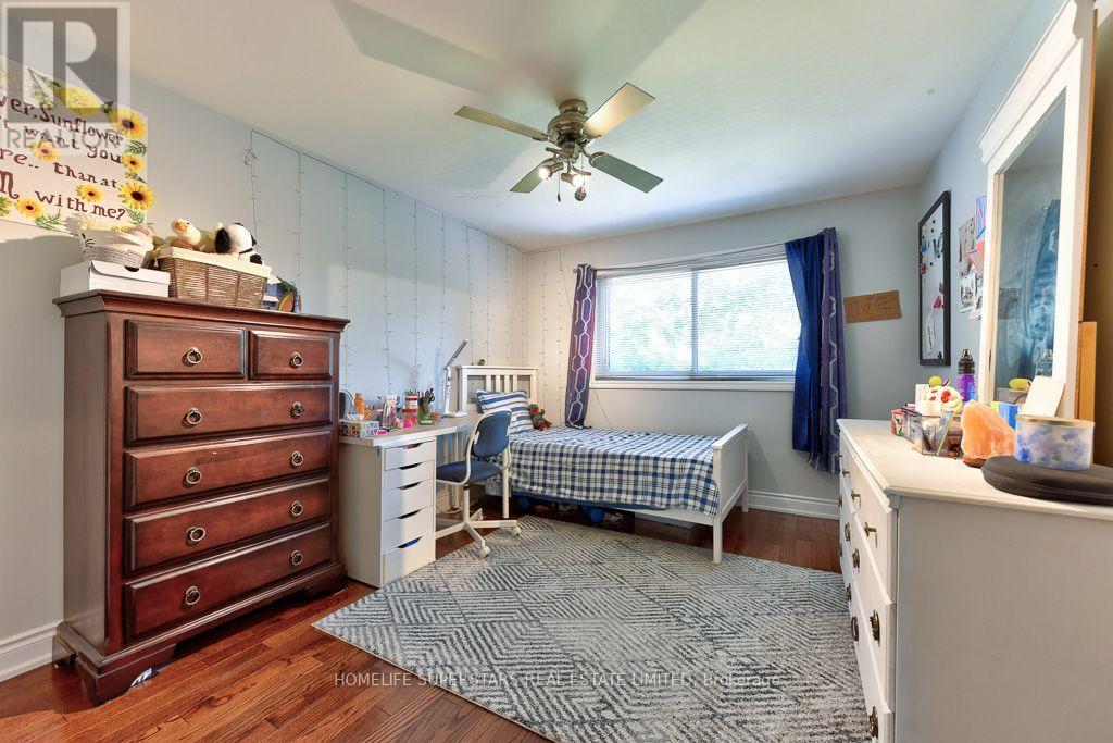 868 KOWAL DRIVE - 25