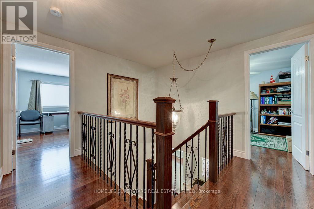 868 KOWAL DRIVE - 27