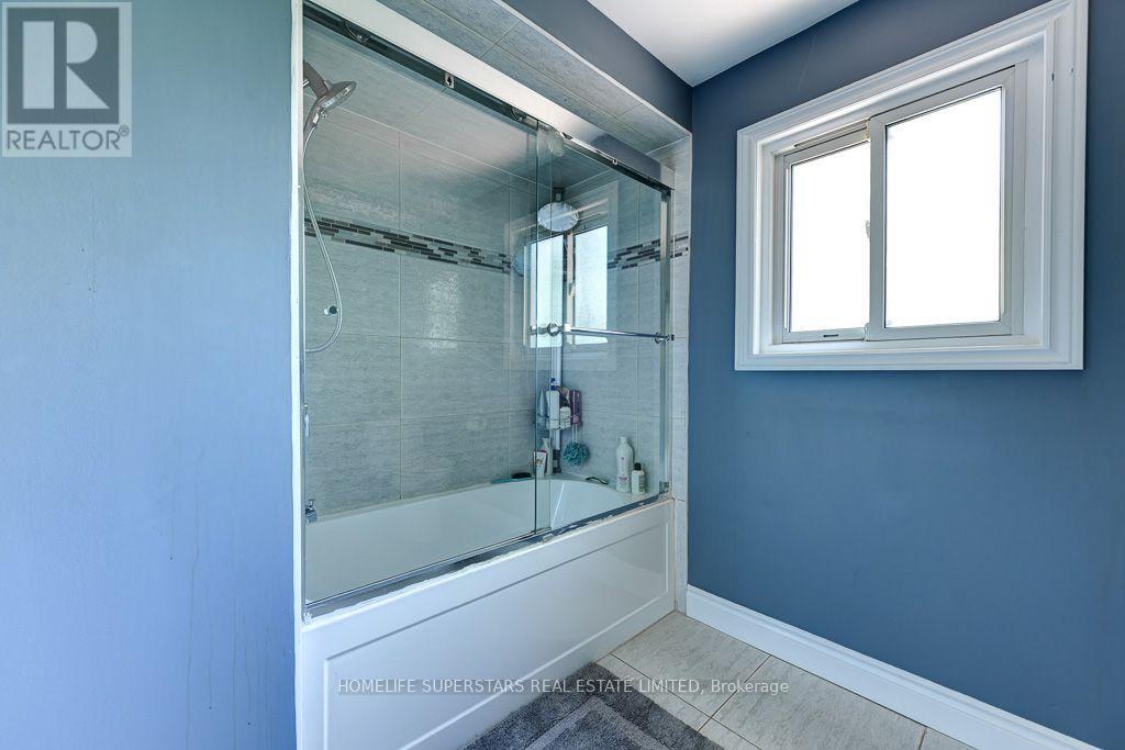 868 KOWAL DRIVE - 23