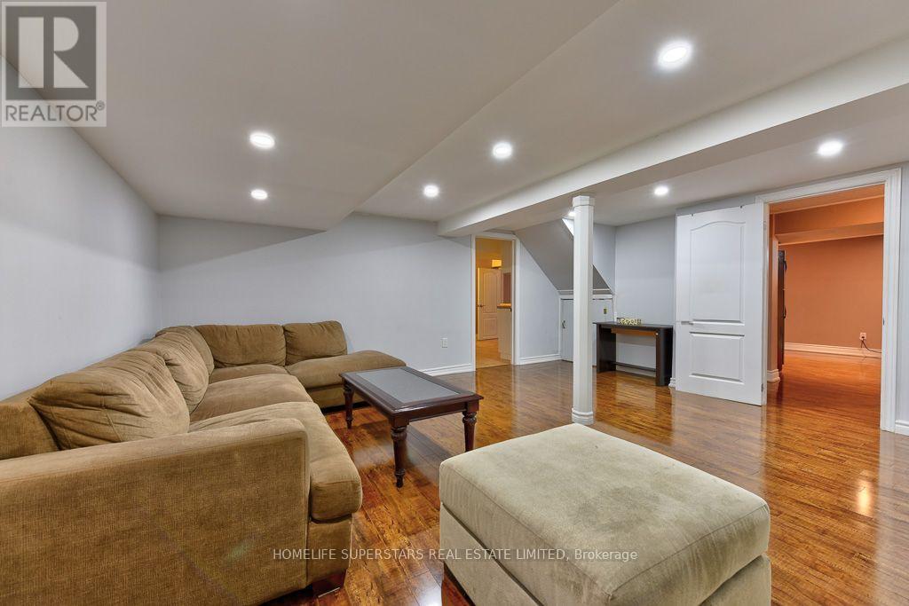 868 KOWAL DRIVE - 35