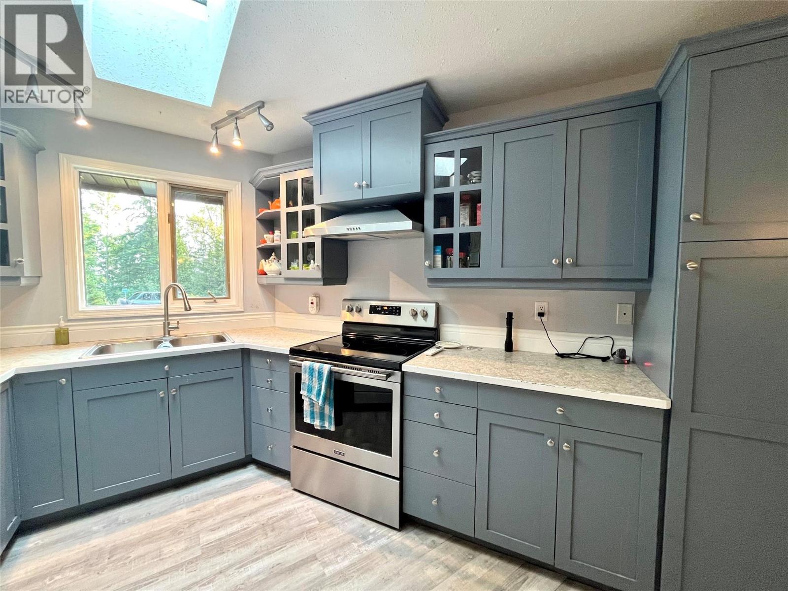 225 6th Street - Image 13