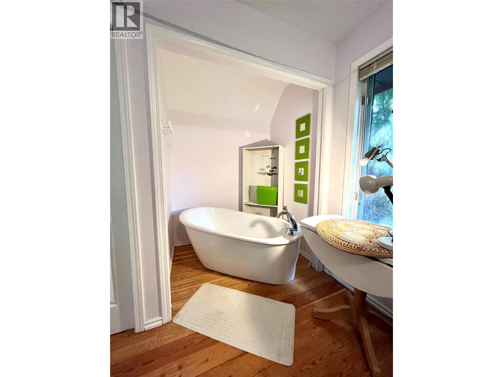 225 6th Street - Image 19
