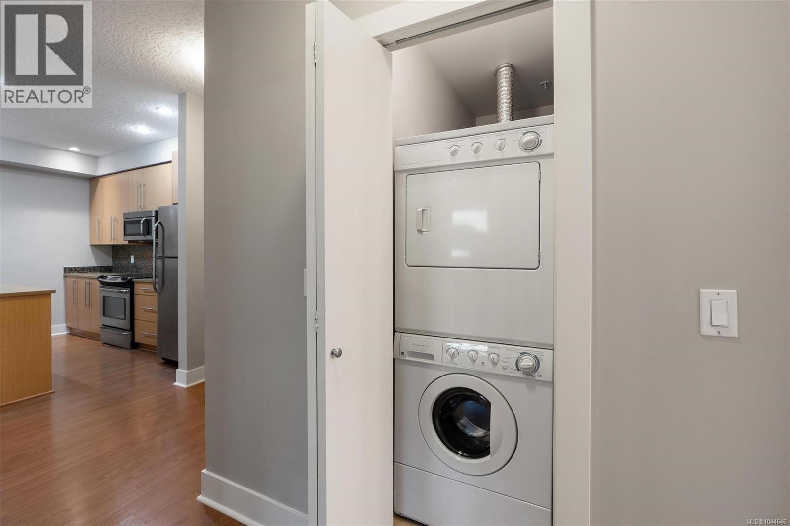 101 4529 West Saanich Road, Saanich
