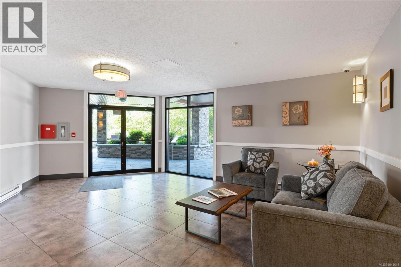 101 4529 West Saanich Road, Saanich