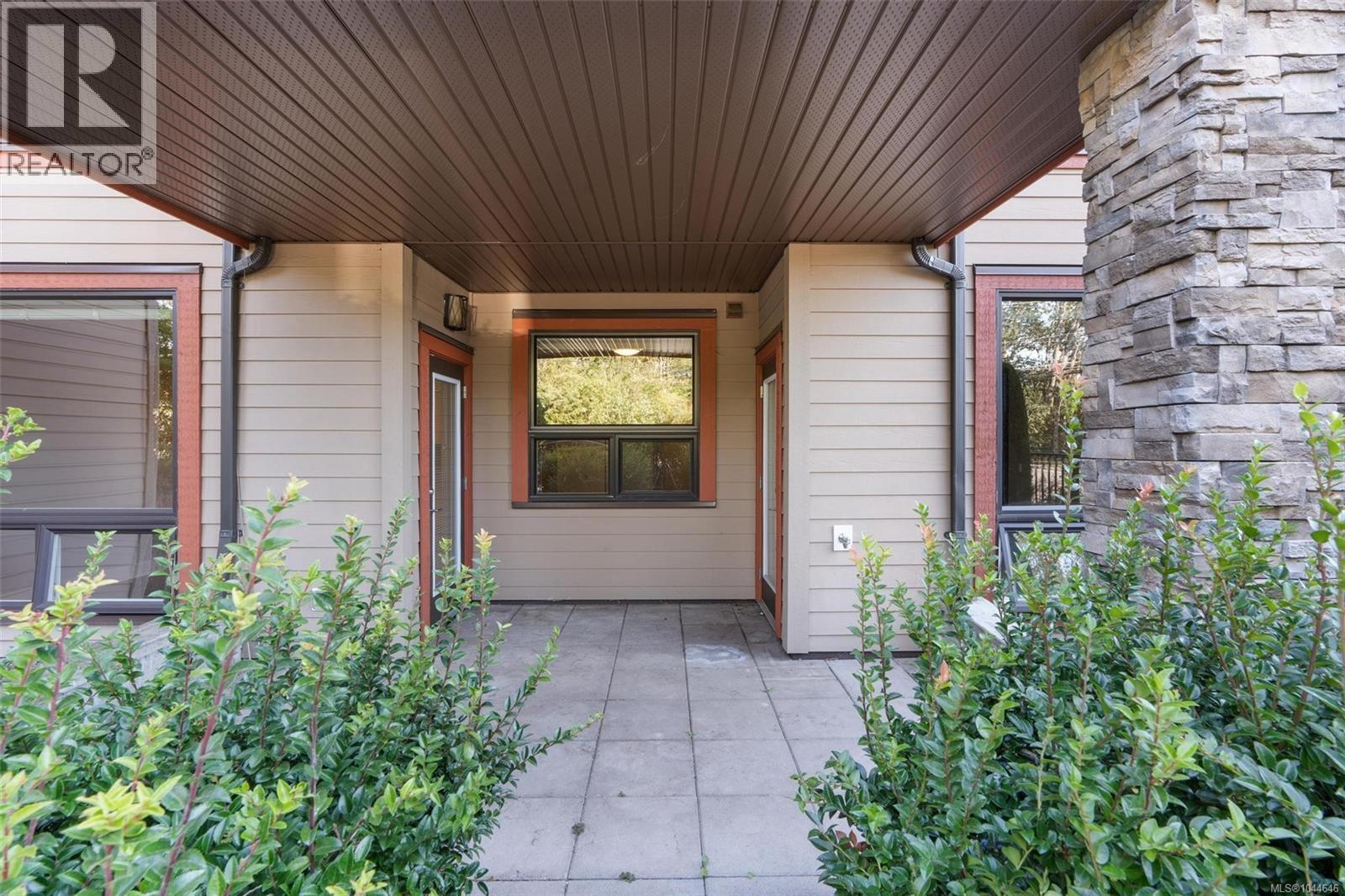 101 4529 West Saanich Road, Saanich