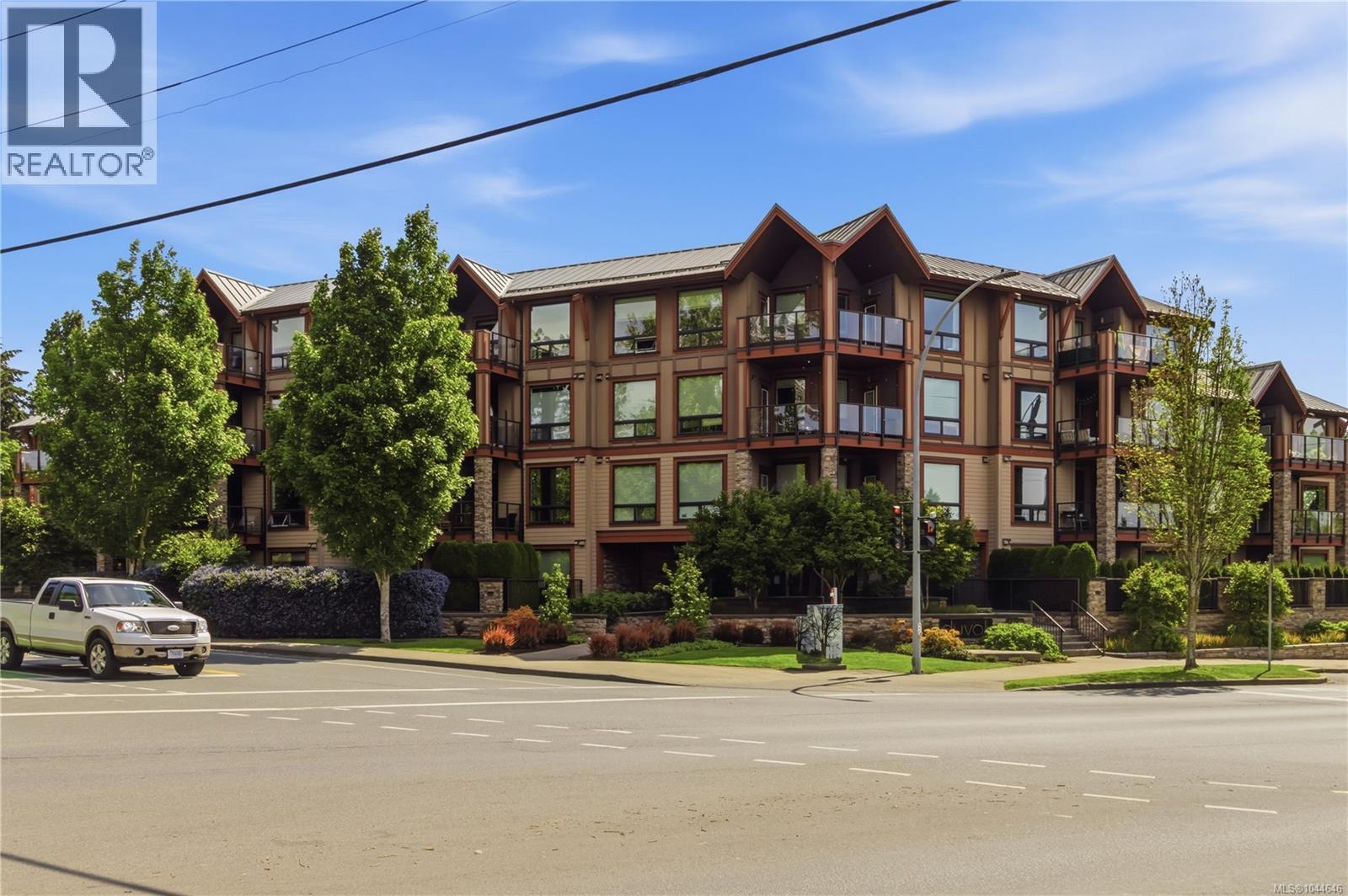 101 4529 West Saanich Road, Saanich