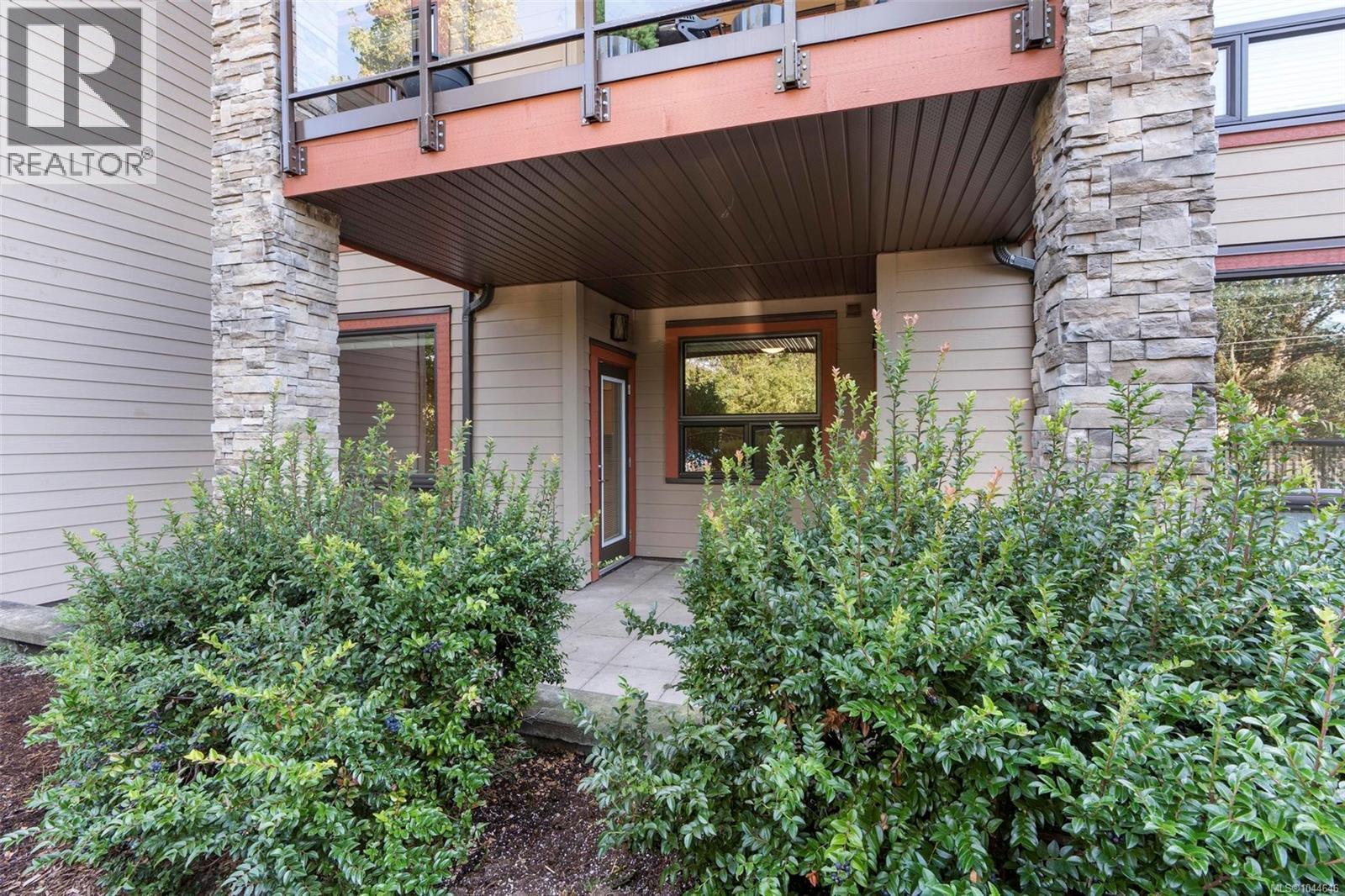 101 4529 West Saanich Road, Saanich