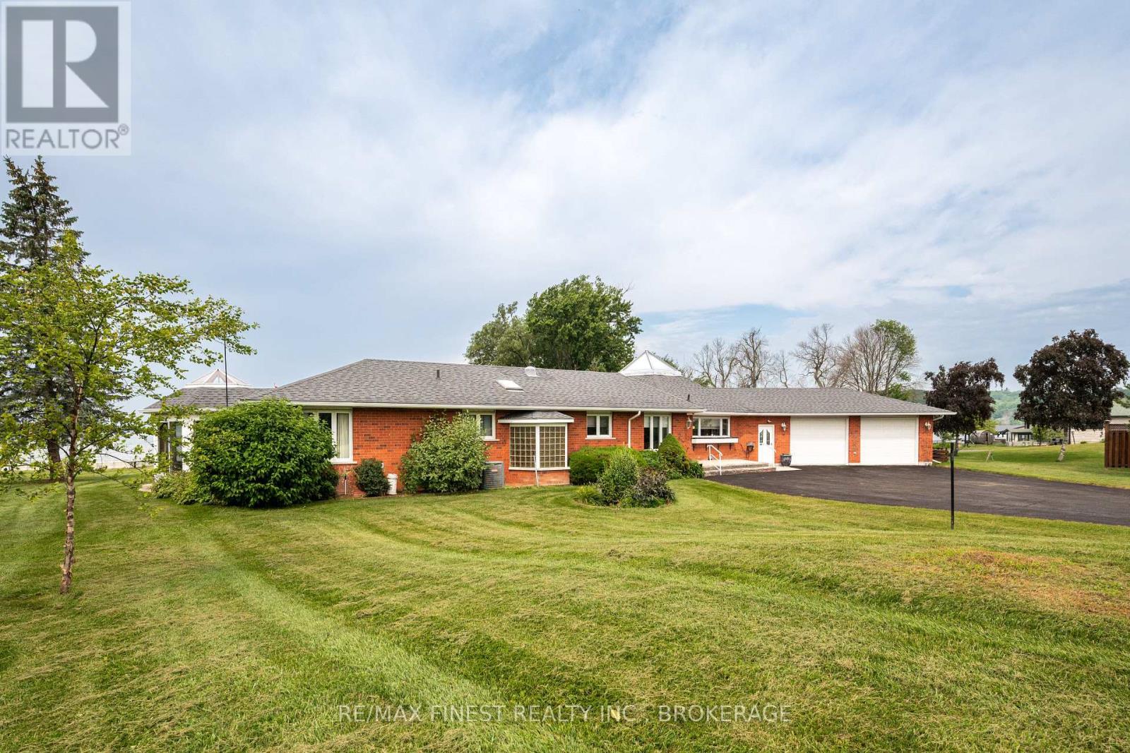 32 HOWE ISLAND DRIVE - 2