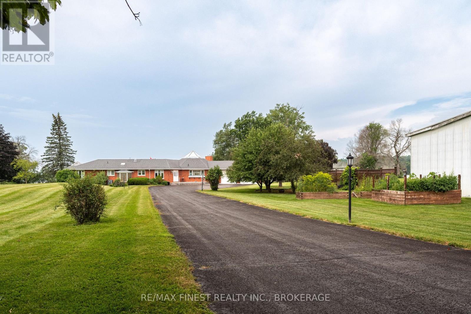 32 HOWE ISLAND DRIVE - Image 4