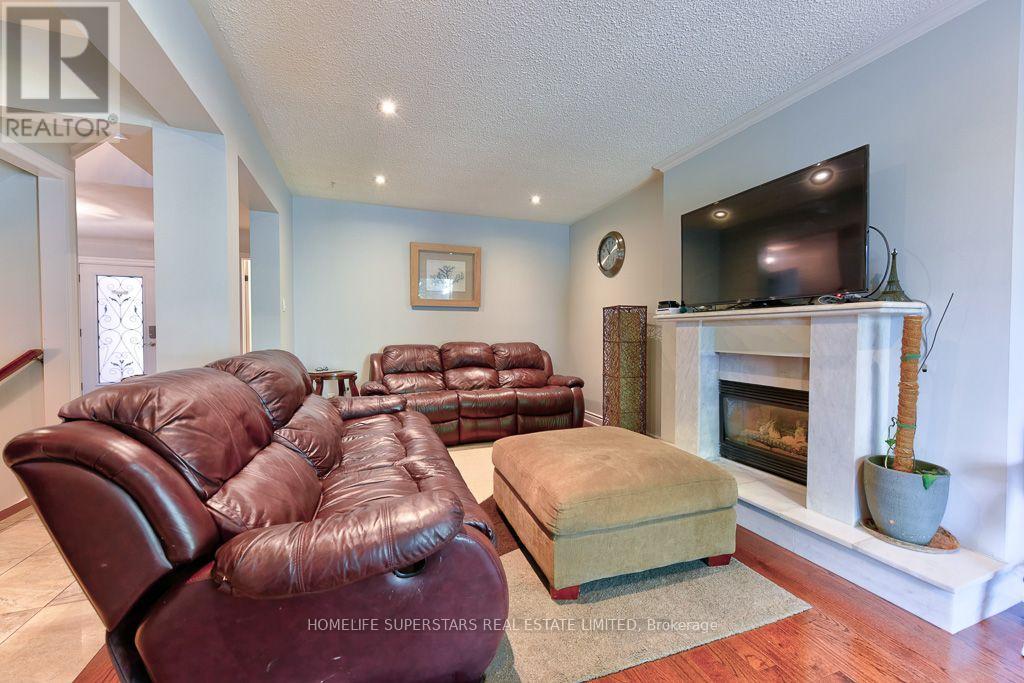 868 KOWAL DRIVE - 11