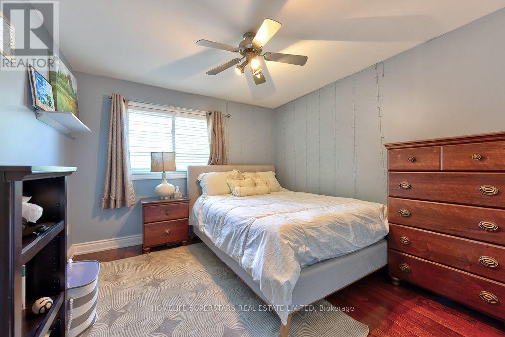 868 KOWAL DRIVE - 18