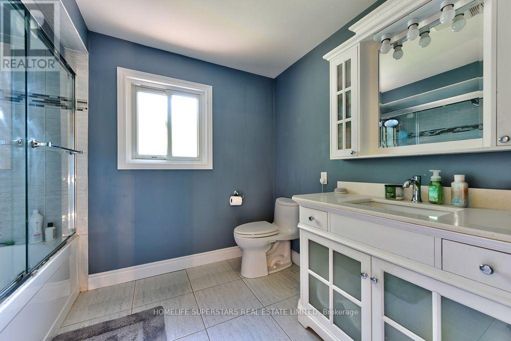 868 KOWAL DRIVE - 17