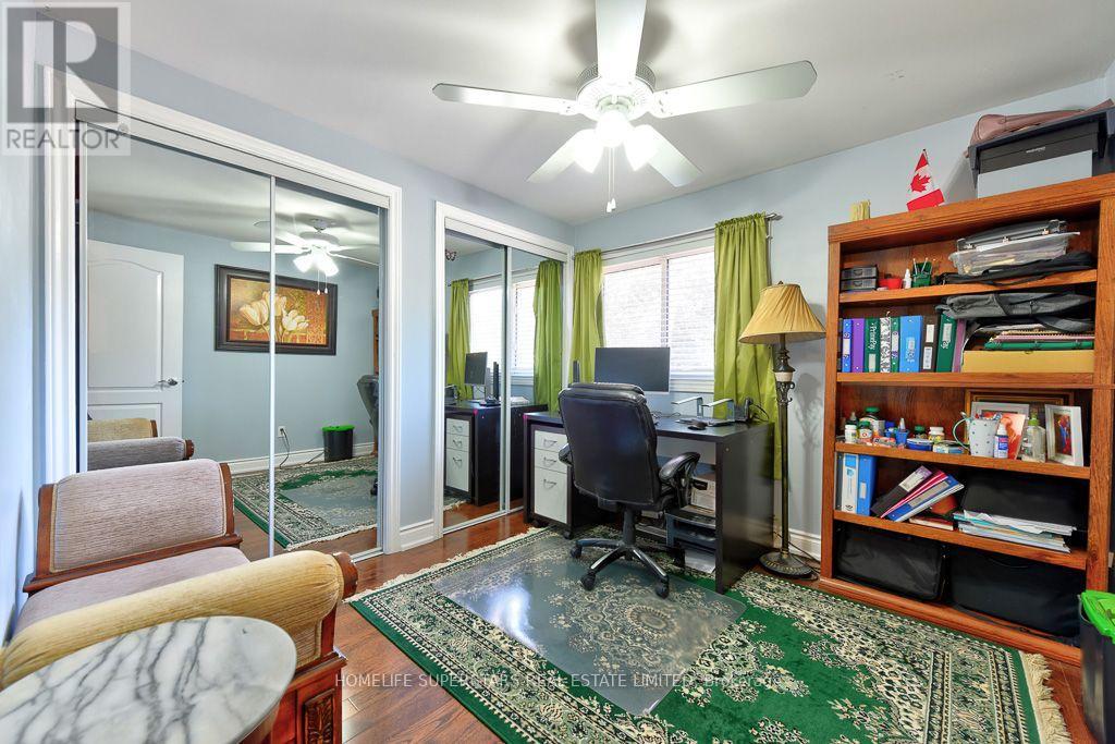 868 KOWAL DRIVE - 19
