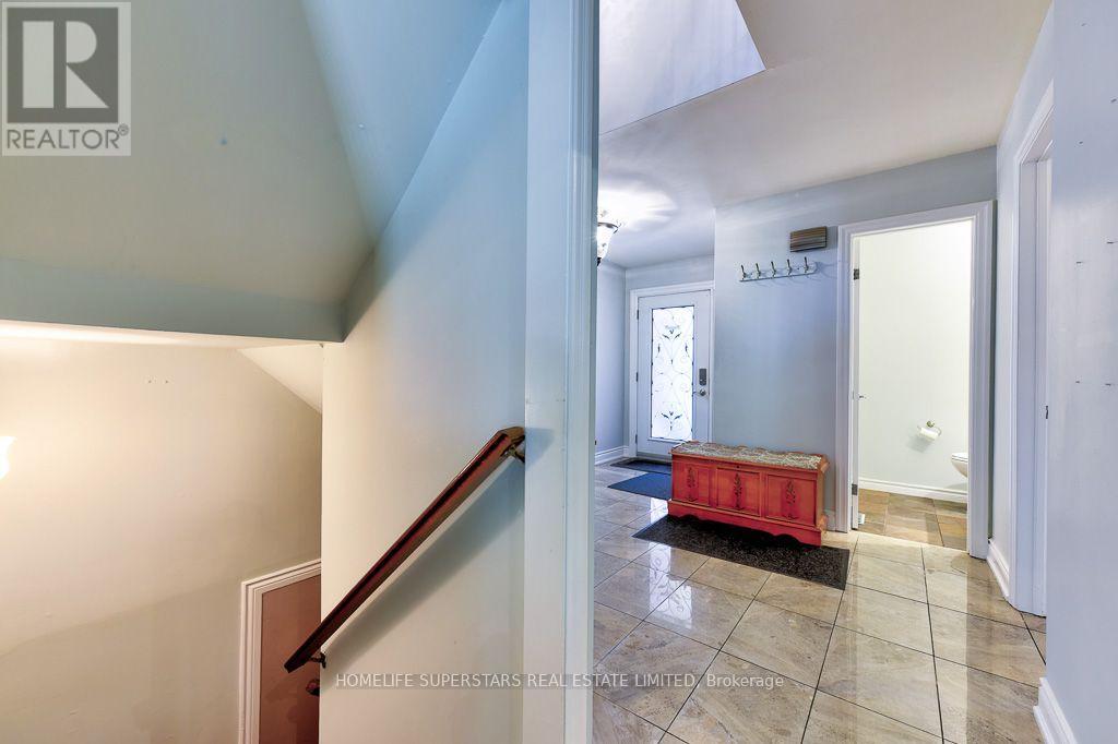 868 KOWAL DRIVE - 22